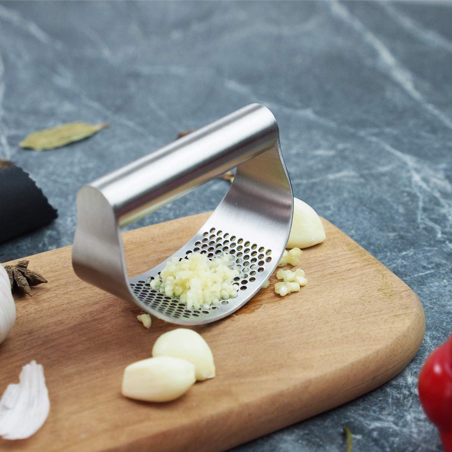 Stainless Steel Garlic Press Rocker Set – Garlic Mincer & Crusher with Ergonomic Handle, Silicone Peeler & Cleaning Brush – Easy-to-Use Kitchen Gadget
